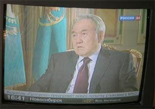 [President Nazarbaev and his flag]